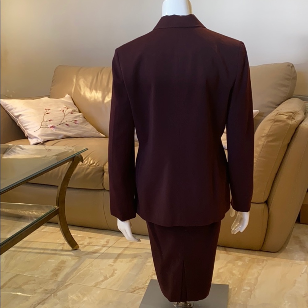 Suit- 2pc Women’s Suit - 6p View 4